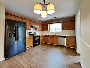 5135 Thorin Oak Cir in Sugar Hill, GA - Foto de edificio - Building Photo