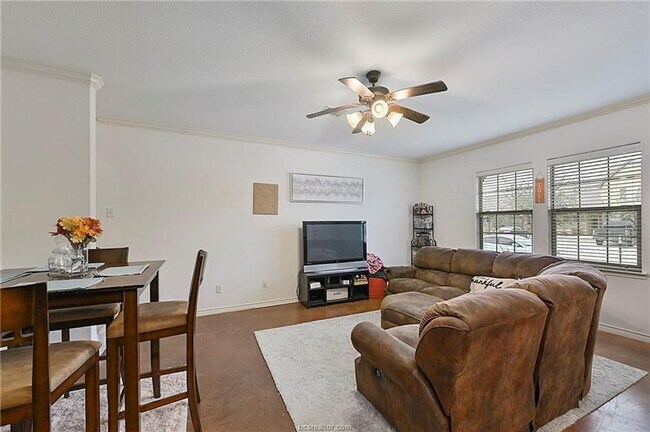 4 Bed, 4 Bath Barracks Unit for August 202 in College Station, TX - Building Photo - Building Photo