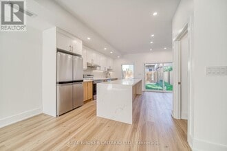 72 Jones Ave in Toronto, ON - Building Photo - Building Photo