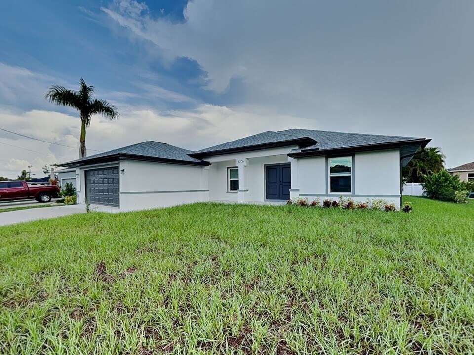 3118 NW 18th Terrace in Cape Coral, FL - Building Photo