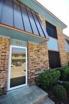 921 Cedar Terrace in Cedar Hill, TX - Building Photo