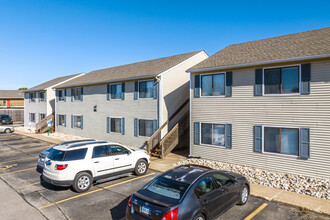 Oakbrook Terrace Apartments in Topeka, KS - Building Photo - Building Photo