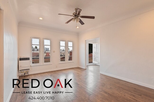 property at 706 N St Andrews Pl