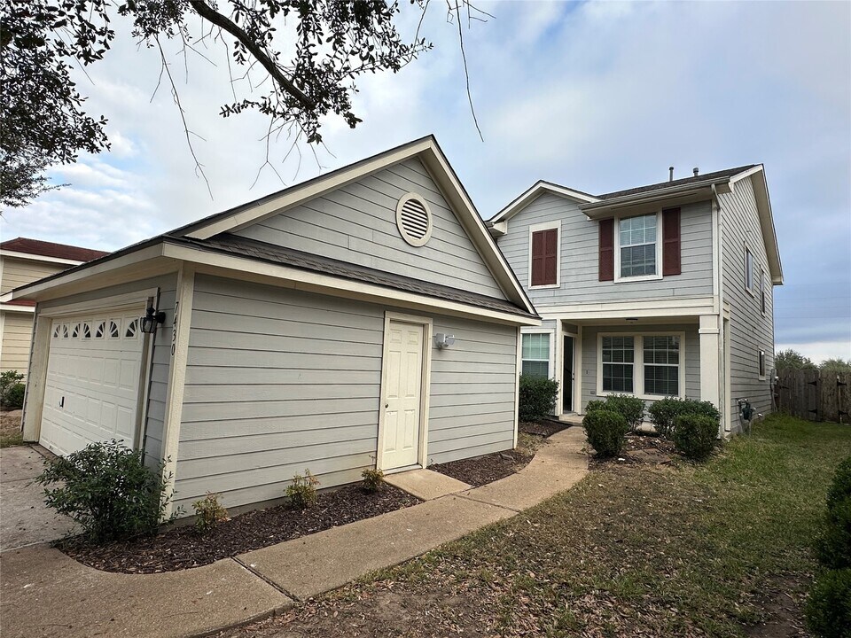 7430 Rabbit Ridge in Missouri City, TX - Foto de edificio