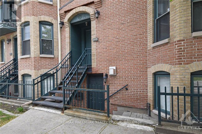 220-220 Rue Wilbrod St in Ottawa, ON - Building Photo - Building Photo