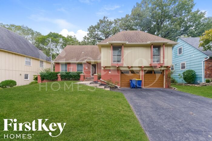 10342 Walmer St in Overland Park, KS - Building Photo