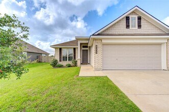 823 Mockingbird St in Navasota, TX - Building Photo - Building Photo