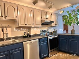 245 Broadway in South Portland, ME - Building Photo