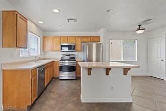 1676 Victor Hugo Ln in Las Vegas, NV - Building Photo - Building Photo