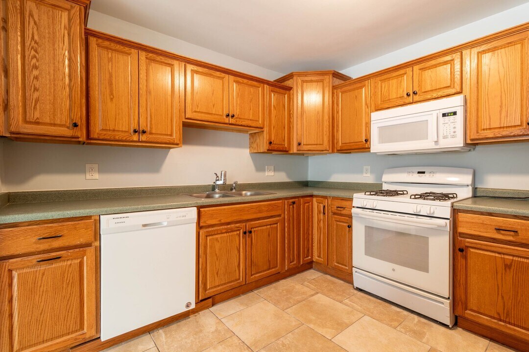 7336 72nd Ln N in Brooklyn Park, MN - Building Photo