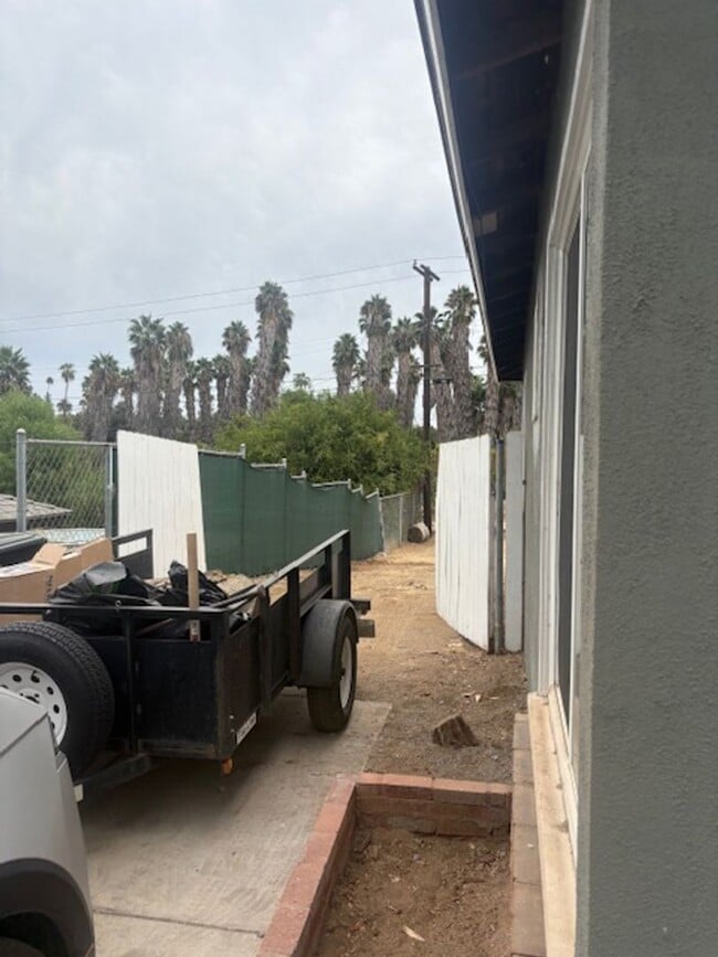7240 Pontoosuc Ave in Riverside, CA - Building Photo - Building Photo