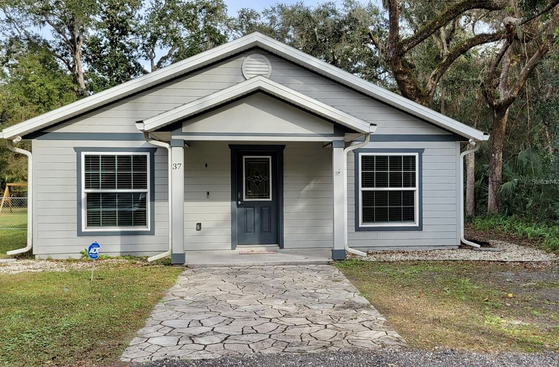 37 Hernandez Ave in Palm Coast, FL - Building Photo