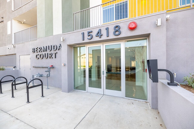 Bermuda Court in Mission Hills, CA - Building Photo - Building Photo