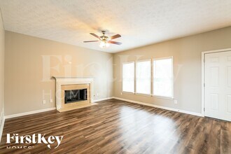 6882 Waters Edge Dr in Stone Mountain, GA - Foto de edificio - Building Photo