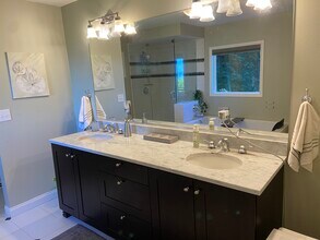 312 S Forest St, Unit South Hill Apartment in Bellingham, WA - Building Photo - Building Photo