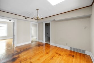 1107 E Genesee St in Syracuse, NY - Building Photo - Building Photo