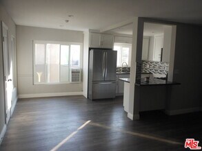213 S Alexandria Ave in Los Angeles, CA - Building Photo - Building Photo