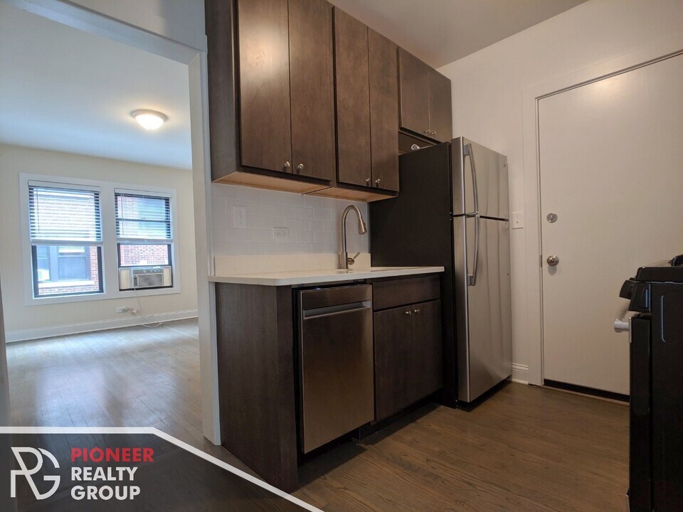 2649 N Spaulding Ave, Unit 2643-2E in Chicago, IL - Building Photo