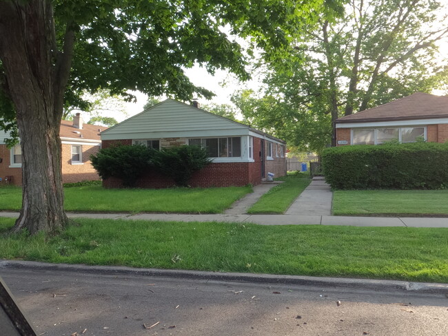 property at 12904 S Peoria St