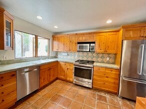 1021 Laguna St in Santa Barbara, CA - Building Photo - Building Photo