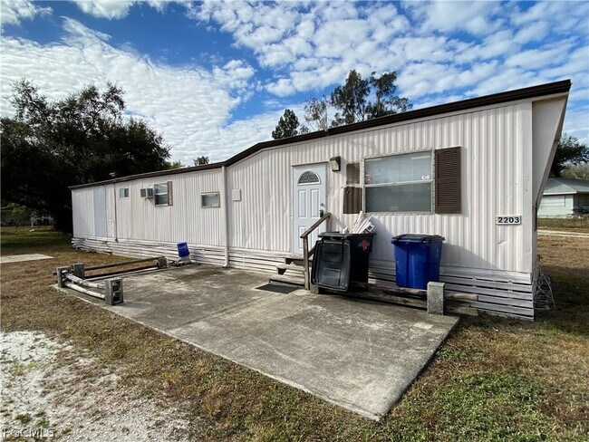 2207 Cantor Ln in North Fort Myers, FL - Building Photo - Building Photo