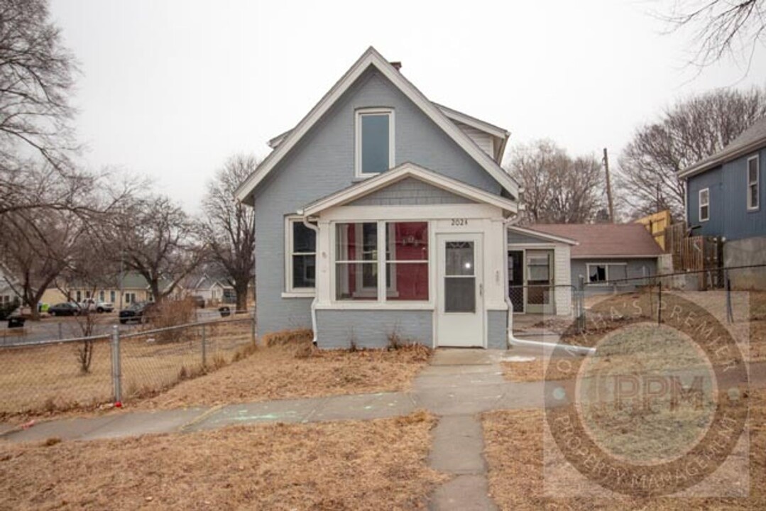 2024 Oak St in Omaha, NE - Building Photo