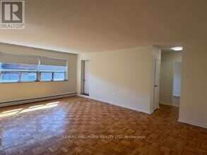 159 Stephen Dr in Toronto, ON - Building Photo - Building Photo