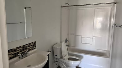 1323 S Monroe St in Moses Lake, WA - Foto de edificio - Building Photo