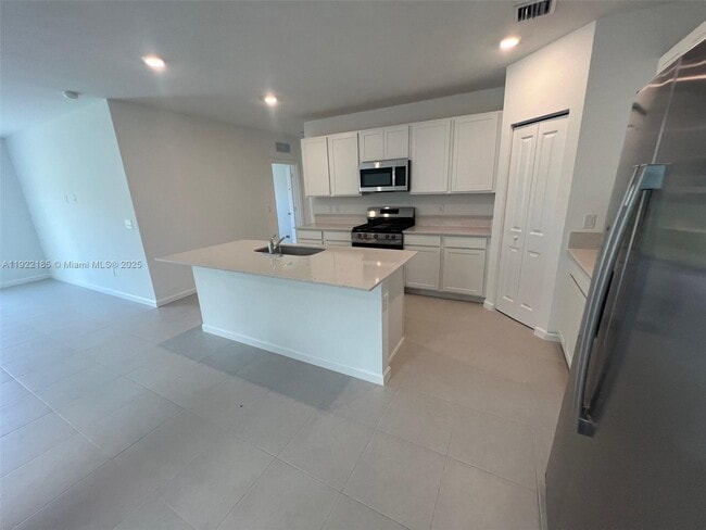 5885 Sweetwood Dr in St Lucie West, FL - Building Photo - Building Photo