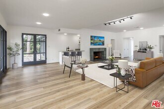 12316 Landale St in Los Angeles, CA - Foto de edificio - Building Photo