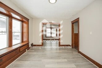 1027 Delia Ave in Akron, OH - Foto de edificio - Building Photo