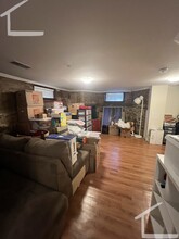 11 Orchard St, Unit 2 in Newton, MA - Foto de edificio - Building Photo