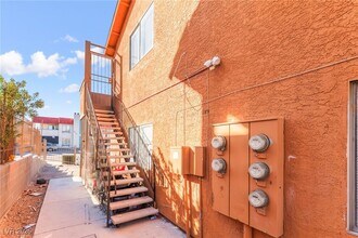 6982 Hopkins Dr in Las Vegas, NV - Building Photo - Building Photo