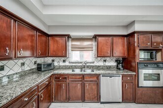 124 N Mae Cir in Port Bolivar, TX - Building Photo - Building Photo