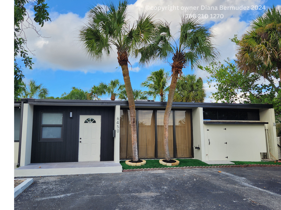 6450 Miami Lakes Dr in Miami Lakes, FL - Building Photo