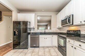 123 Baberton Dr in Apex, NC - Foto de edificio - Building Photo