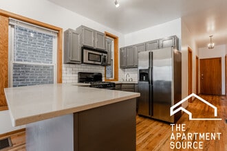2110 N Oakley Ave, Unit 1 in Chicago, IL - Foto de edificio - Building Photo