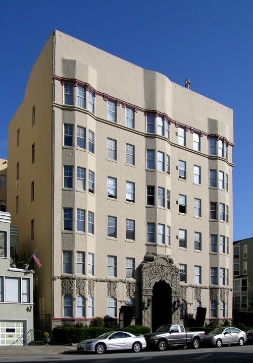 1700 Broadway in San Francisco, CA - Building Photo