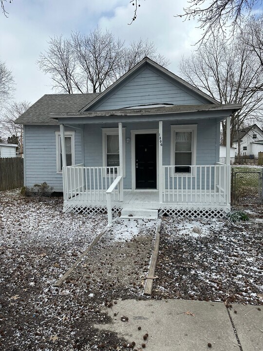 1306 N Walnut St in Champaign, IL - Building Photo