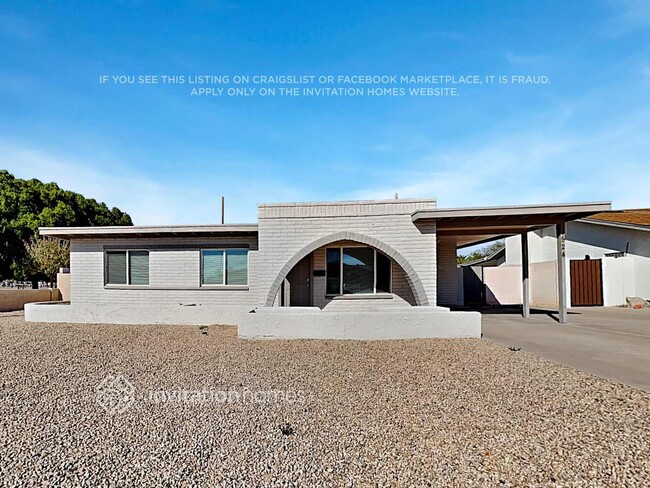 property at 1524 E Alameda Dr