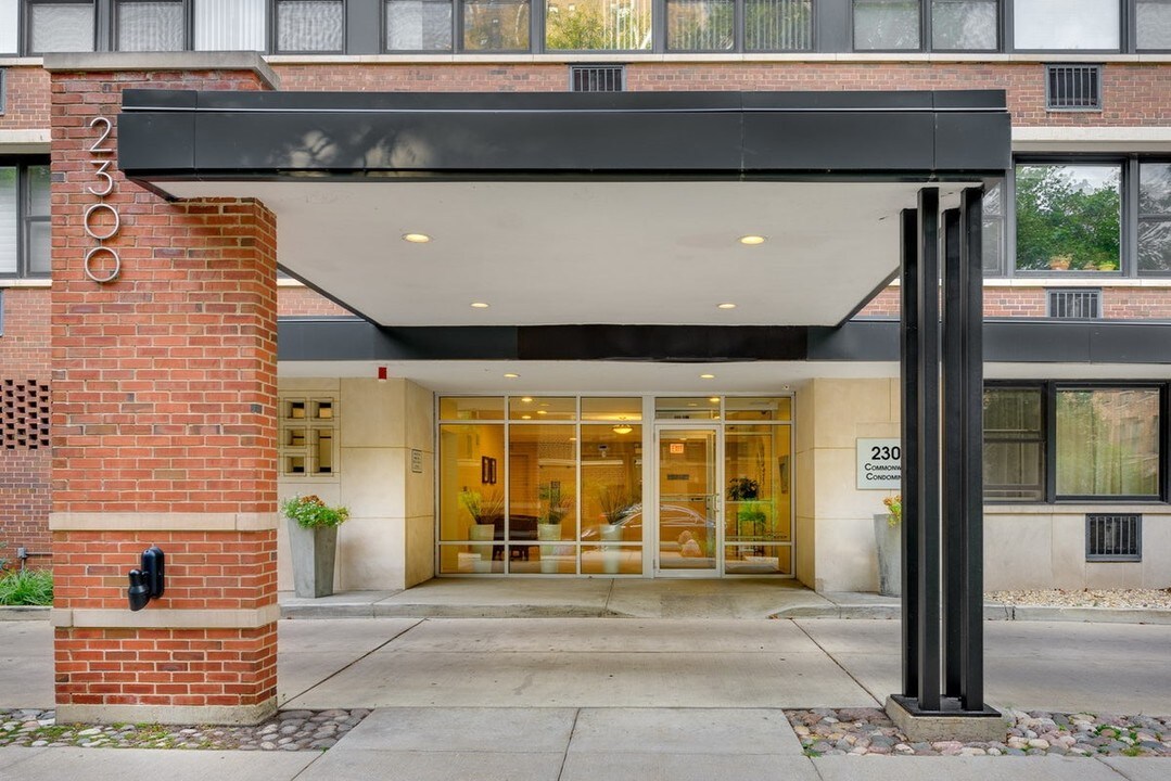 2300 N Commonwealth Ave, Unit 7B in Chicago, IL - Building Photo