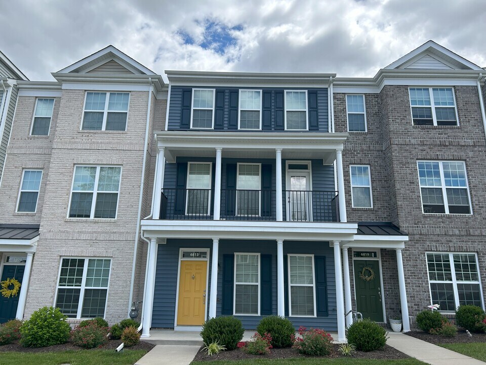 6813 Dunton Rd in Chesterfield, VA - Foto de edificio