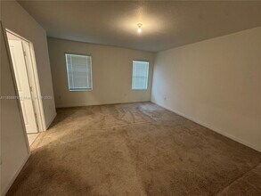 1780 SE 9th Ave in Florida City, FL - Building Photo - Building Photo