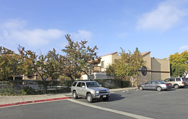 Oxford Gardens in Fremont, CA - Foto de edificio - Building Photo