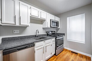 68 W Main St in Milford, CT - Building Photo