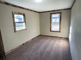 820 N Owensby St in La Plata, MO - Building Photo