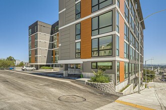 Welcome to AV Lofts! Beautiful views in Tacoma, WA - Foto de edificio - Building Photo