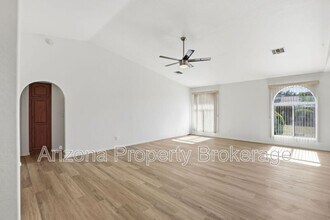 2325 W Stottler Dr in Chandler, AZ - Foto de edificio - Building Photo