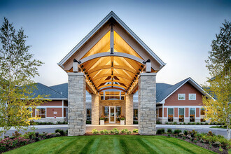 The Triple Crown Residences at Canterbury in Shakopee, MN - Foto de edificio - Building Photo