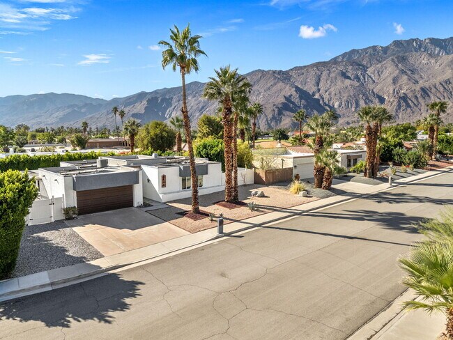 1433 E Caleta Way in Palm Springs, CA - Building Photo - Building Photo